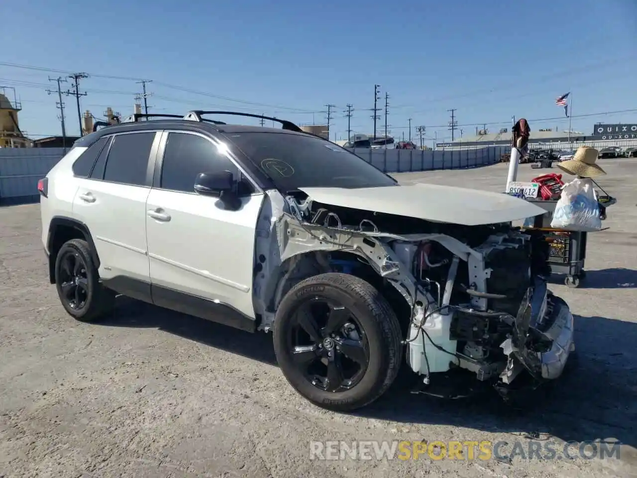 1 Photograph of a damaged car 4T3EWRFV3LU010677 TOYOTA RAV4 2020