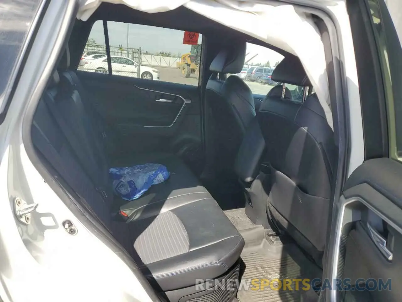 11 Photograph of a damaged car 4T3EWRFV5LU009319 TOYOTA RAV4 2020