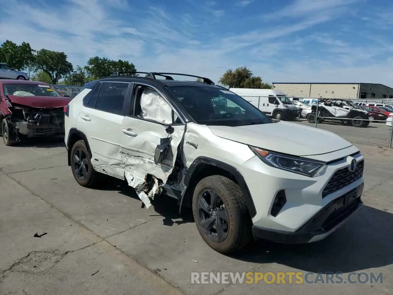 4 Photograph of a damaged car 4T3EWRFV5LU009319 TOYOTA RAV4 2020