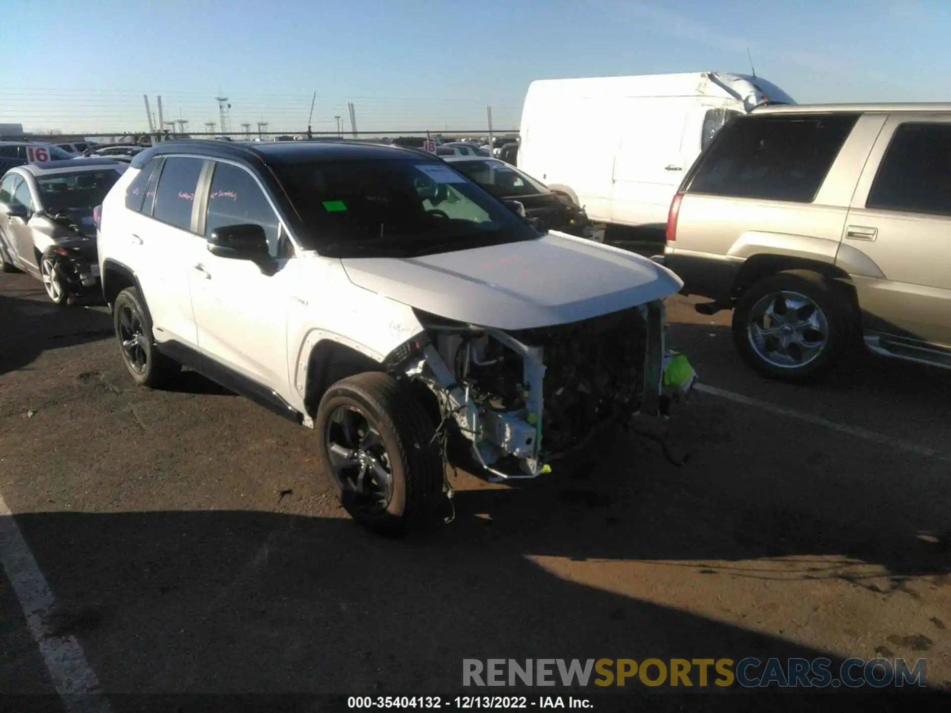 1 Photograph of a damaged car 4T3EWRFV7LU008124 TOYOTA RAV4 2020