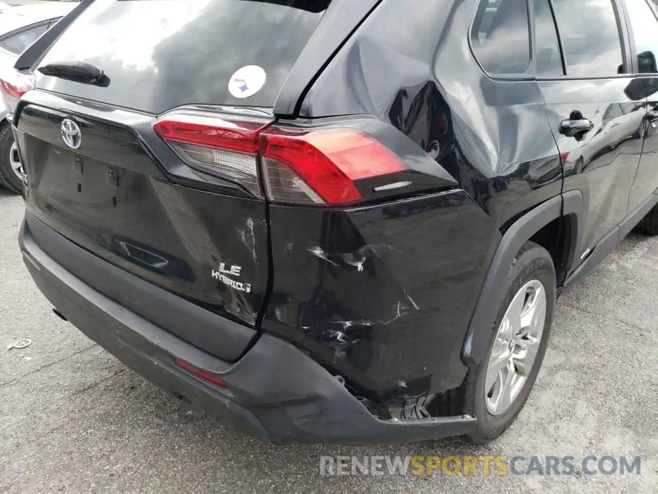 9 Photograph of a damaged car 4T3L6RFV3LU001906 TOYOTA RAV4 2020