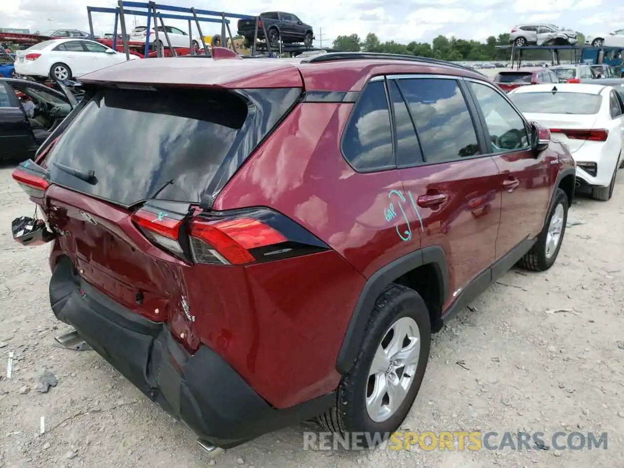 4 Photograph of a damaged car 4T3R6RFV0LU003753 TOYOTA RAV4 2020