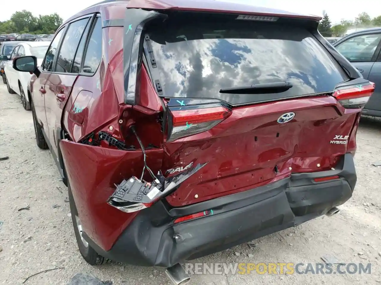 9 Photograph of a damaged car 4T3R6RFV0LU003753 TOYOTA RAV4 2020