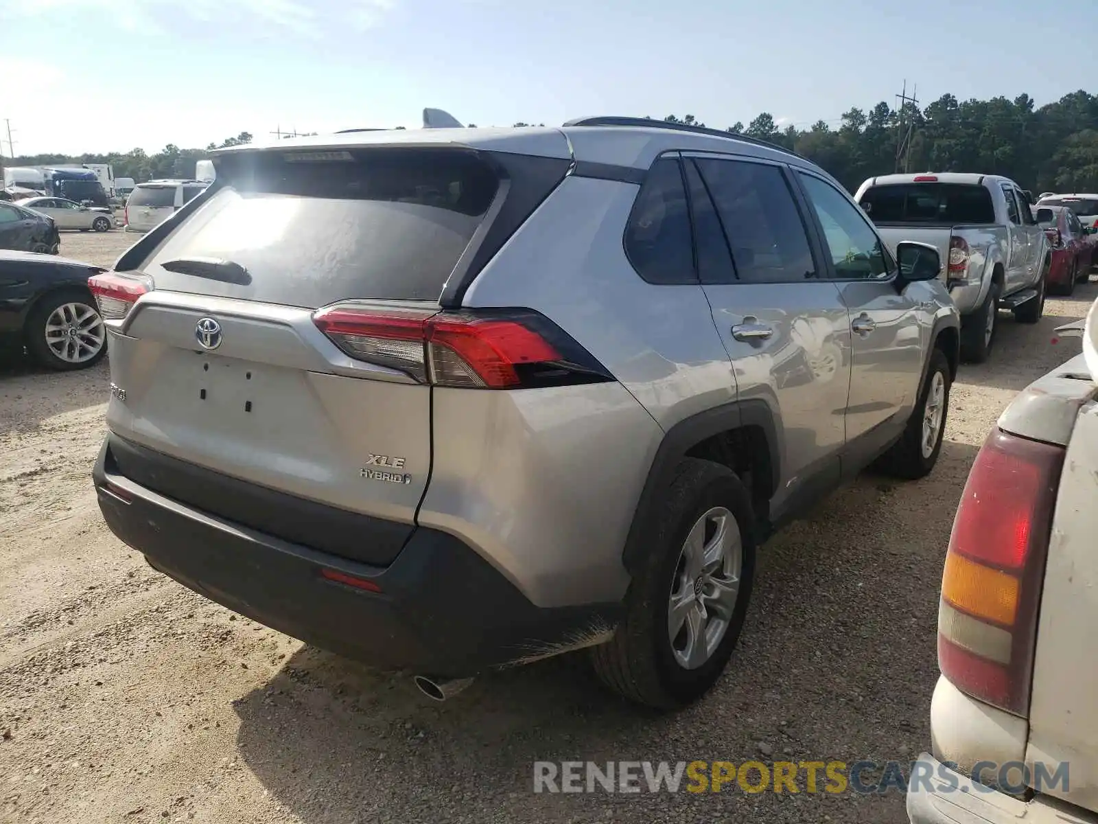 4 Photograph of a damaged car 4T3R6RFV3LU002306 TOYOTA RAV4 2020