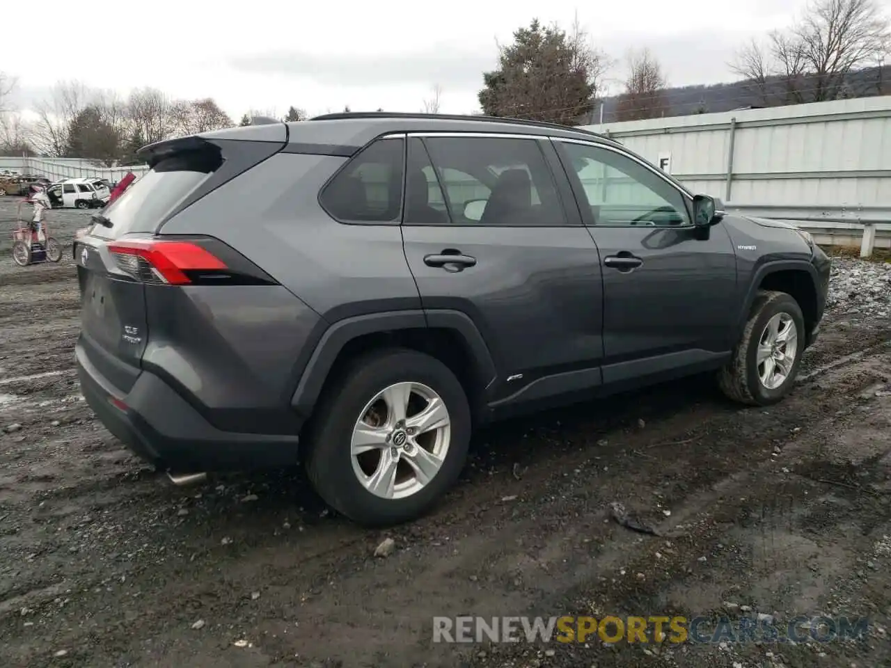 3 Photograph of a damaged car 4T3R6RFV3LU003102 TOYOTA RAV4 2020