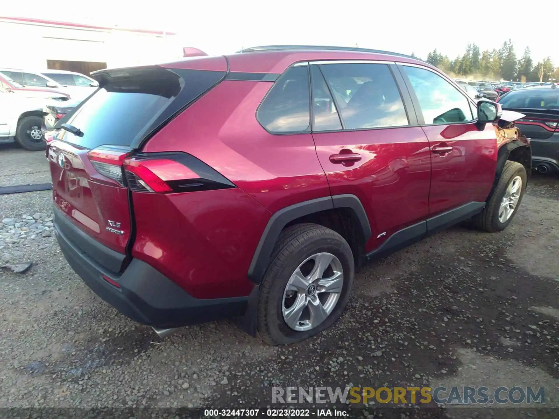 4 Photograph of a damaged car 4T3R6RFV4LU002301 TOYOTA RAV4 2020