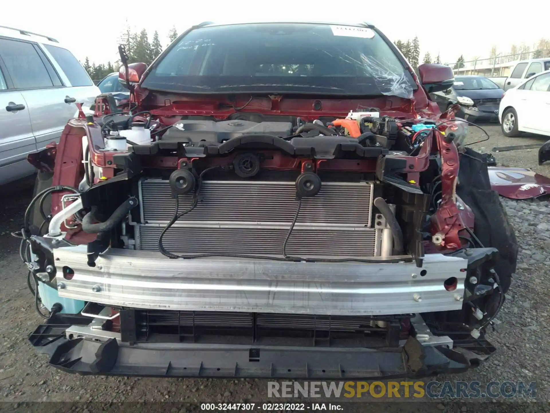 6 Photograph of a damaged car 4T3R6RFV4LU002301 TOYOTA RAV4 2020