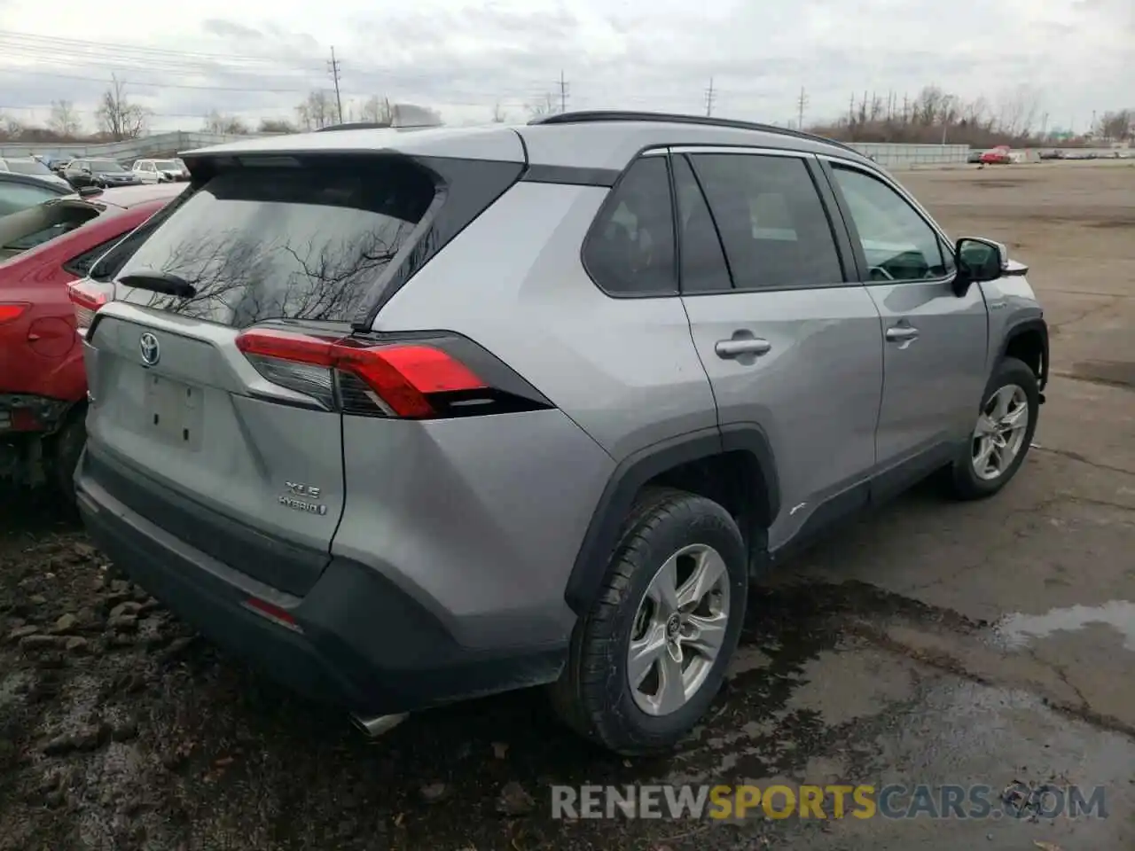 4 Photograph of a damaged car 4T3R6RFV4LU002640 TOYOTA RAV4 2020