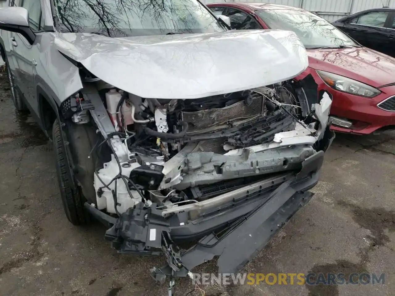 9 Photograph of a damaged car 4T3R6RFV4LU002640 TOYOTA RAV4 2020