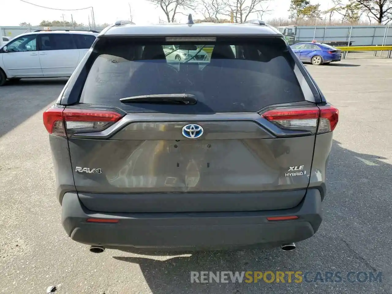 6 Photograph of a damaged car 4T3R6RFV7LU003734 TOYOTA RAV4 2020