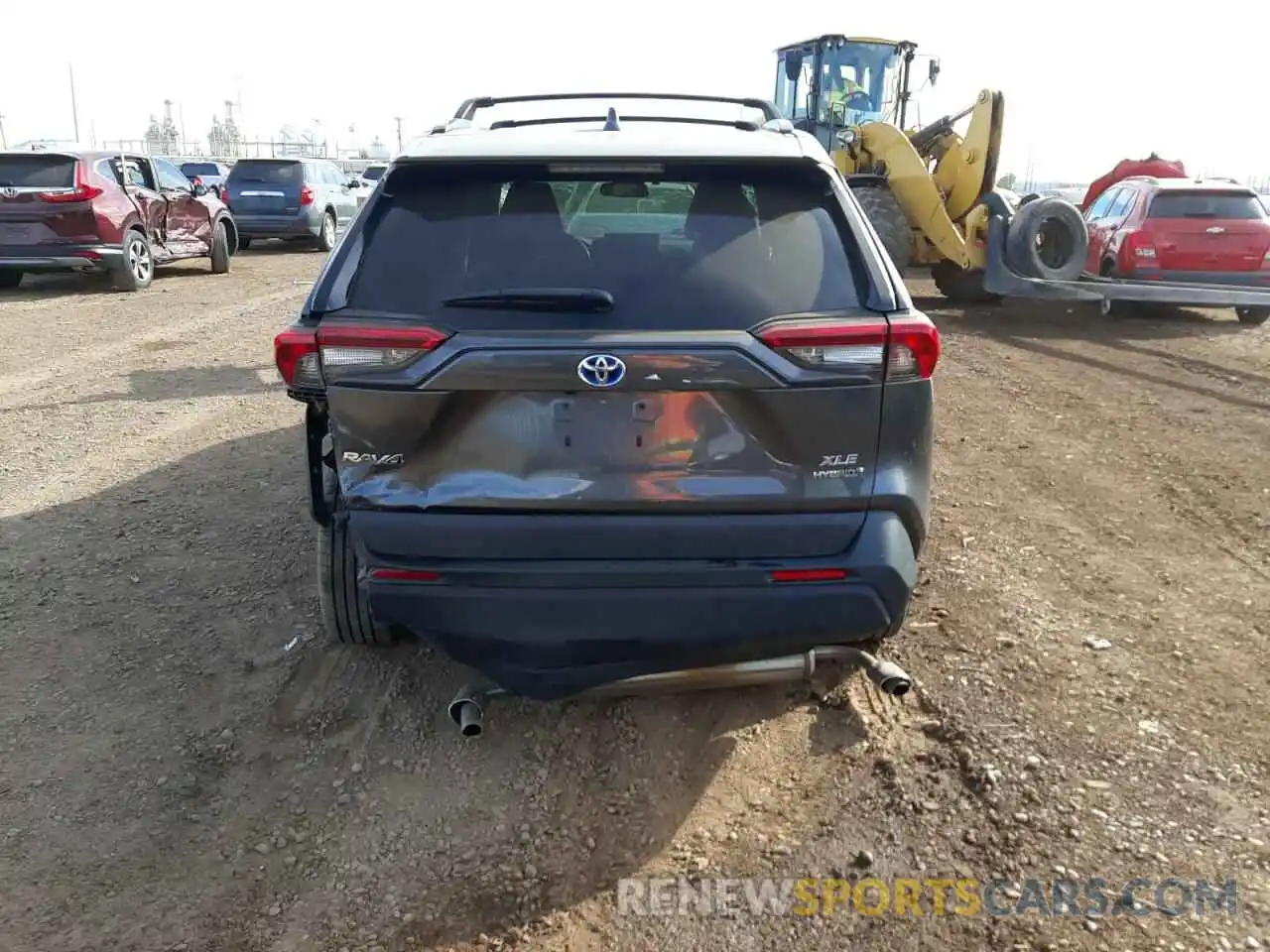 6 Photograph of a damaged car 4T3R6RFV8LU003810 TOYOTA RAV4 2020