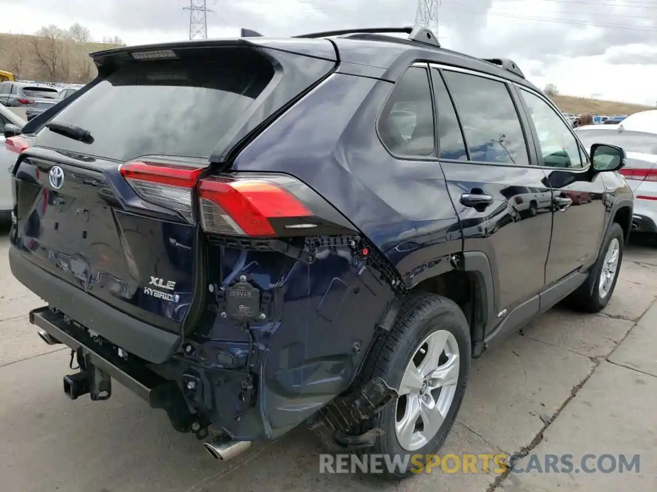 4 Photograph of a damaged car 4T3R6RFV8LU005105 TOYOTA RAV4 2020