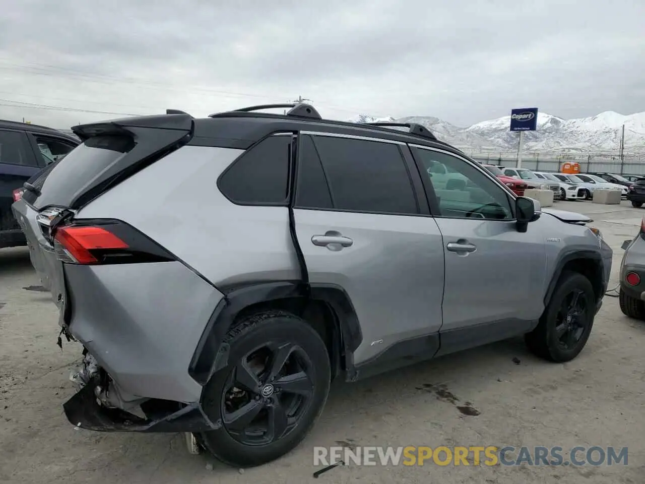 3 Photograph of a damaged car 4T3R6RFV9LU003783 TOYOTA RAV4 2020