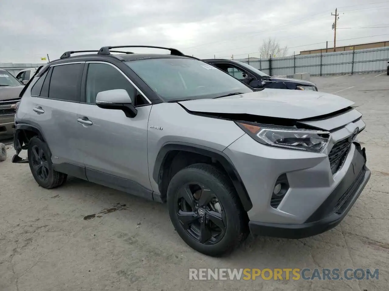4 Photograph of a damaged car 4T3R6RFV9LU003783 TOYOTA RAV4 2020