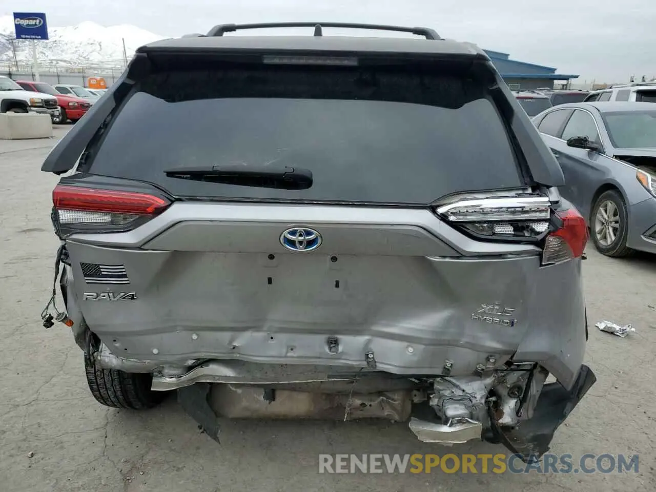 6 Photograph of a damaged car 4T3R6RFV9LU003783 TOYOTA RAV4 2020