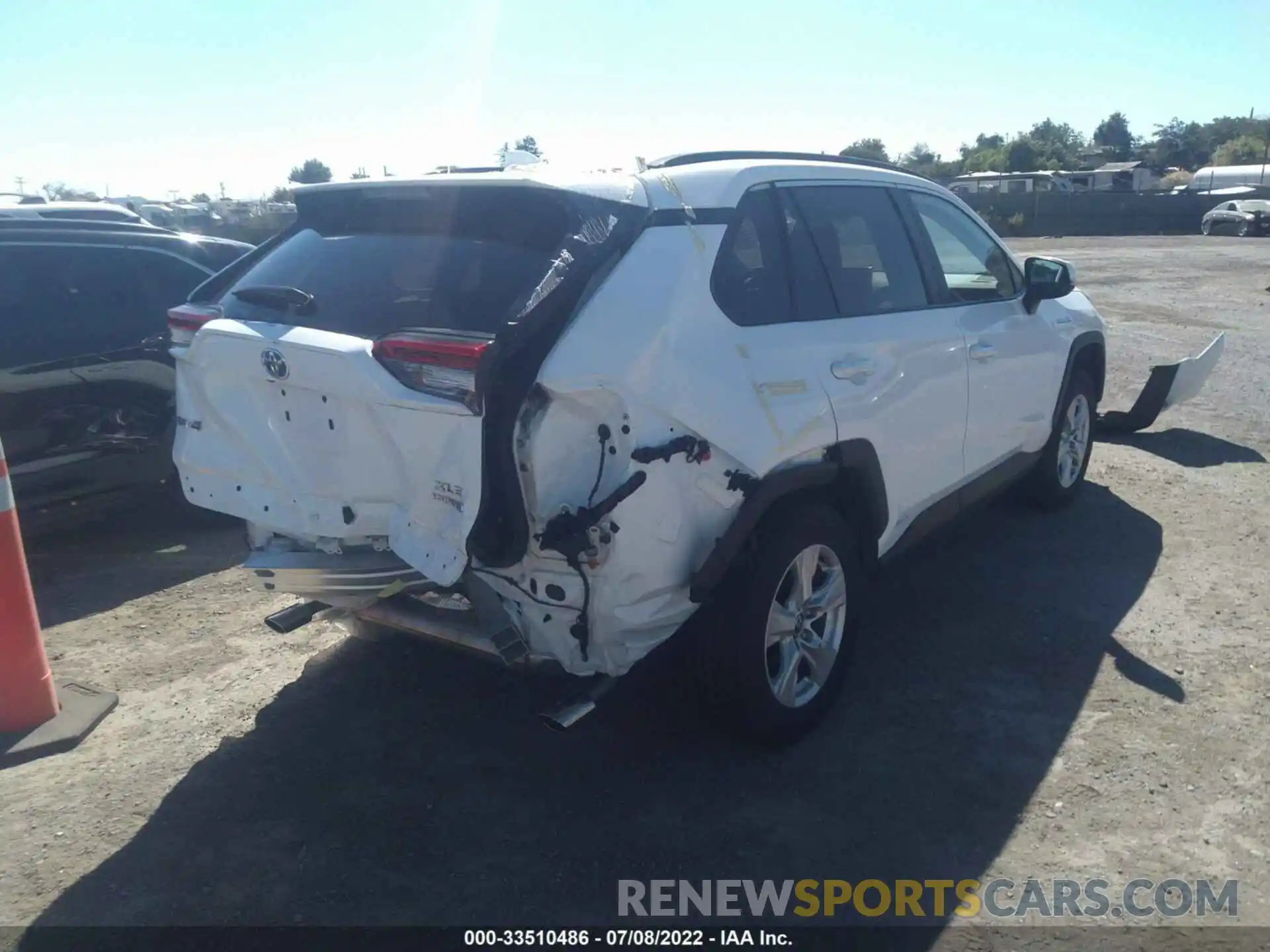 4 Photograph of a damaged car 4T3R6RFVXLU002917 TOYOTA RAV4 2020