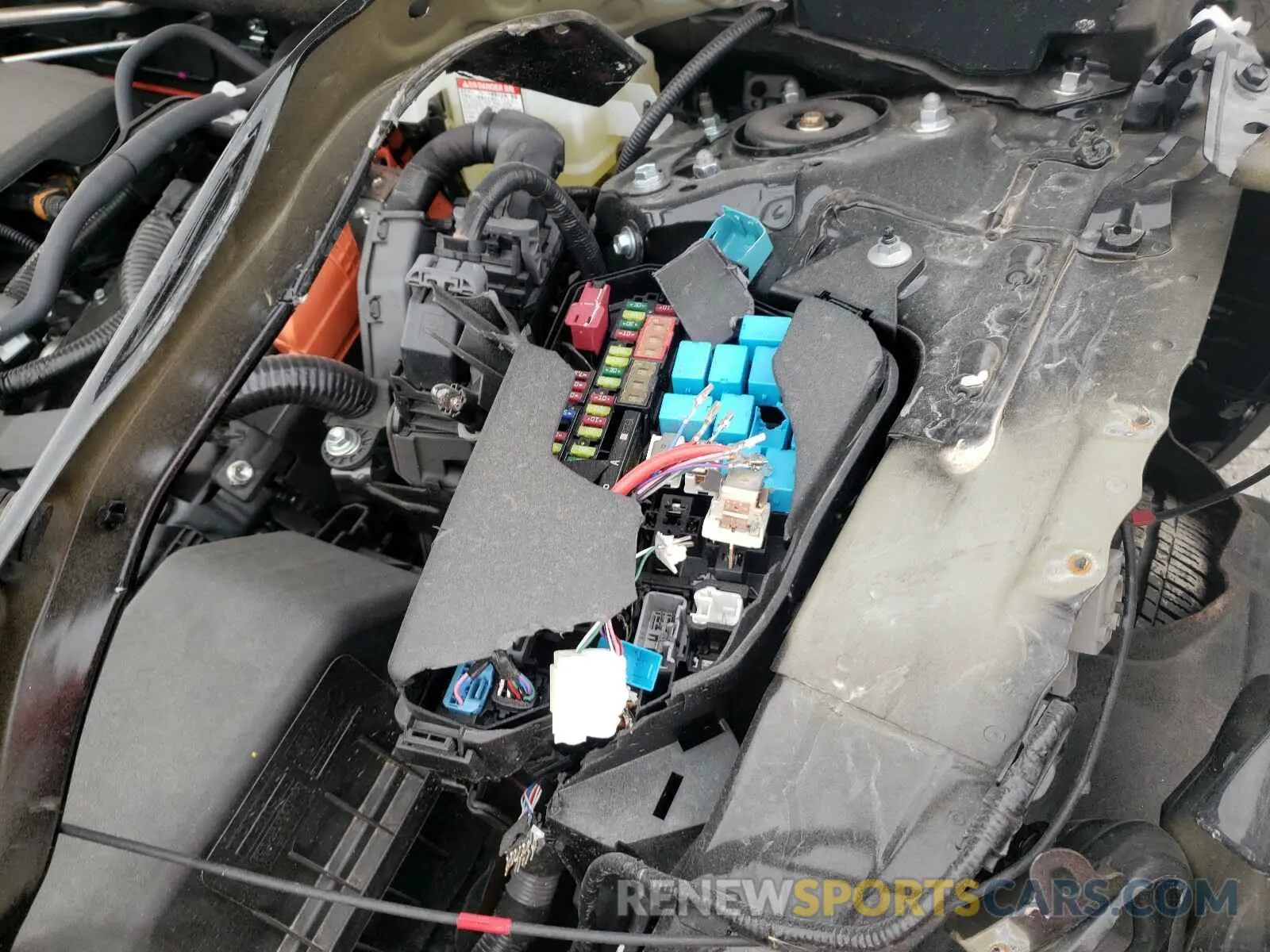 9 Photograph of a damaged car 4T3RWRFV6LU005572 TOYOTA RAV4 2020