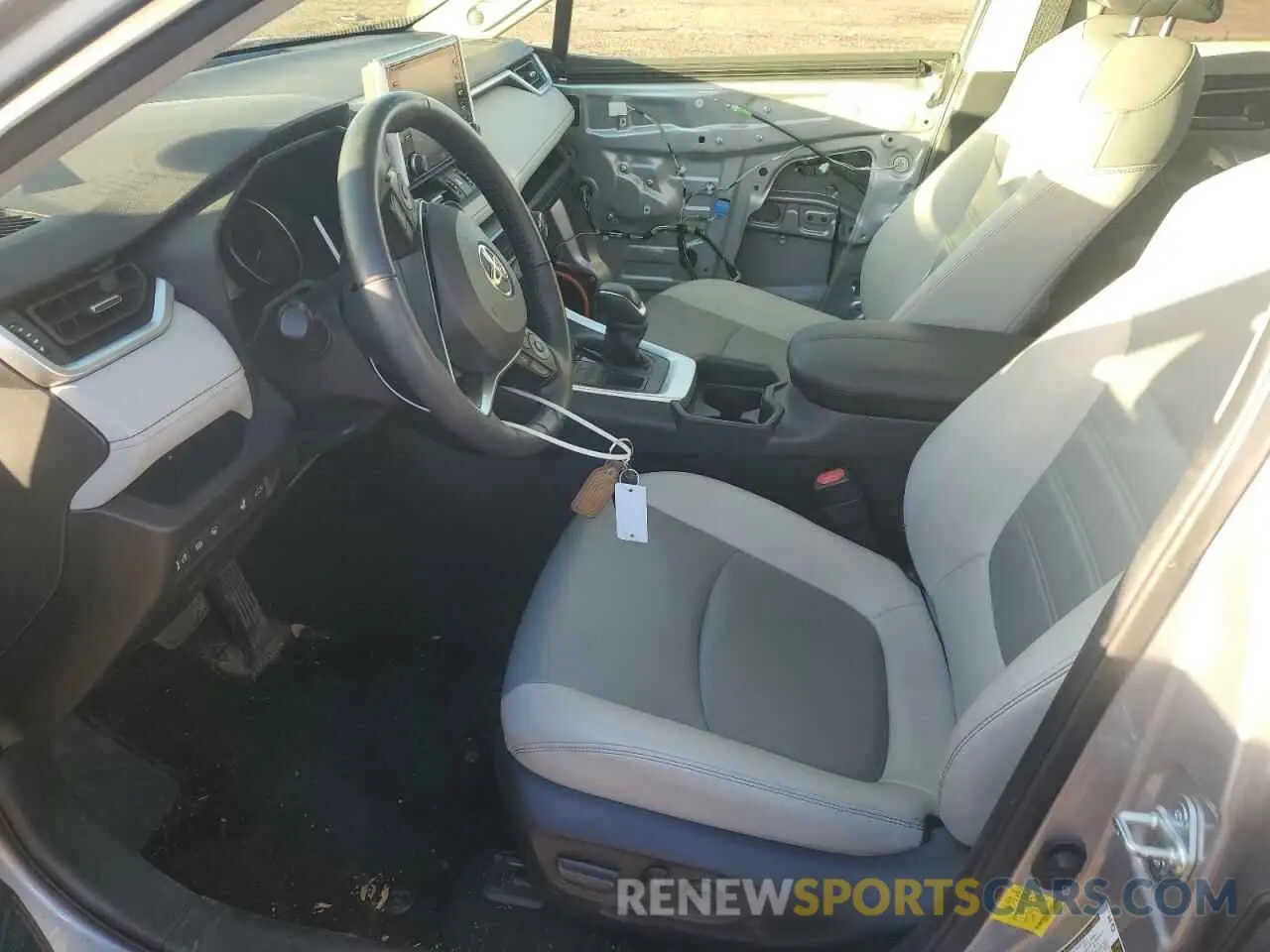 7 Photograph of a damaged car JTMA1RFV0LD527767 TOYOTA RAV4 2020