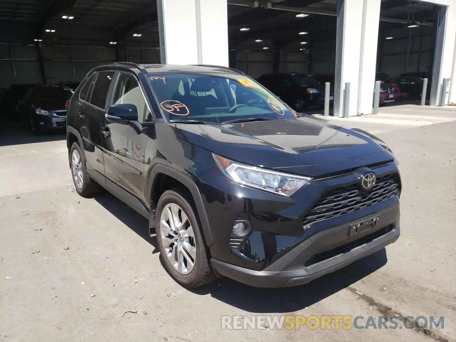 1 Photograph of a damaged car JTMA1RFV0LJ039159 TOYOTA RAV4 2020