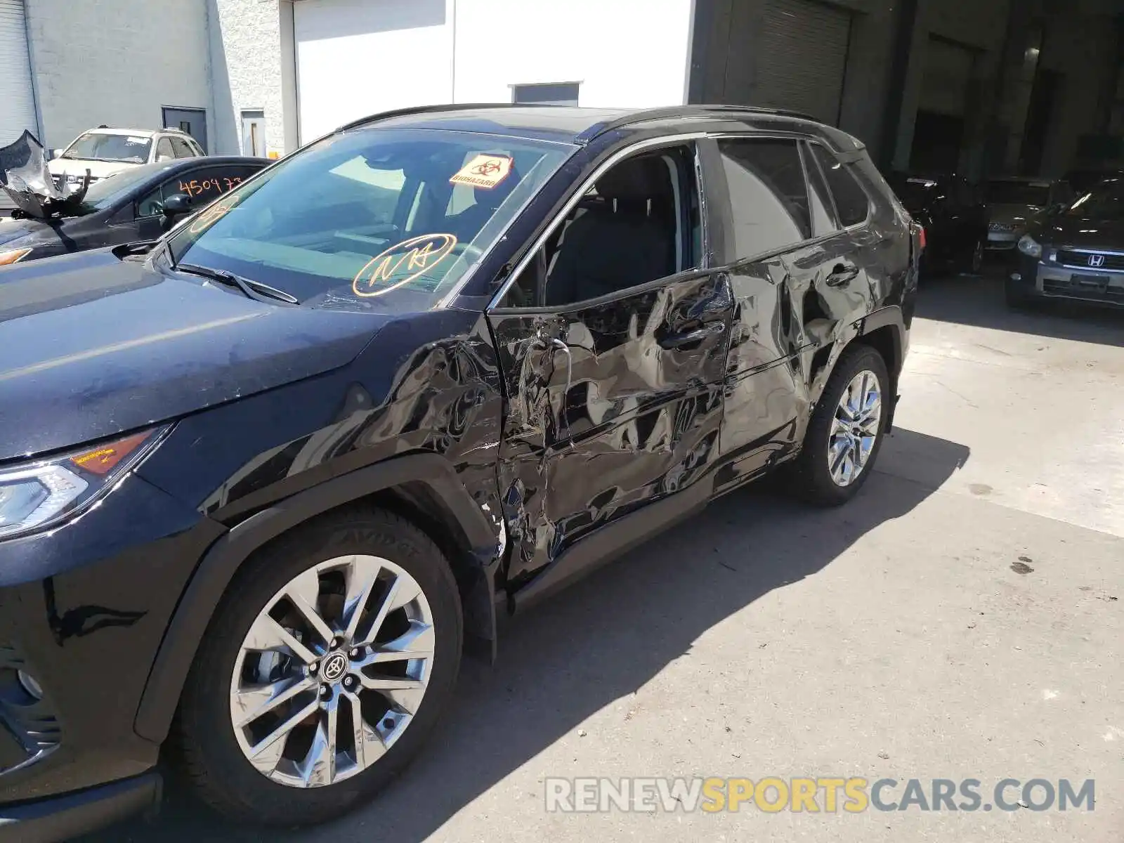 8 Photograph of a damaged car JTMA1RFV0LJ039159 TOYOTA RAV4 2020