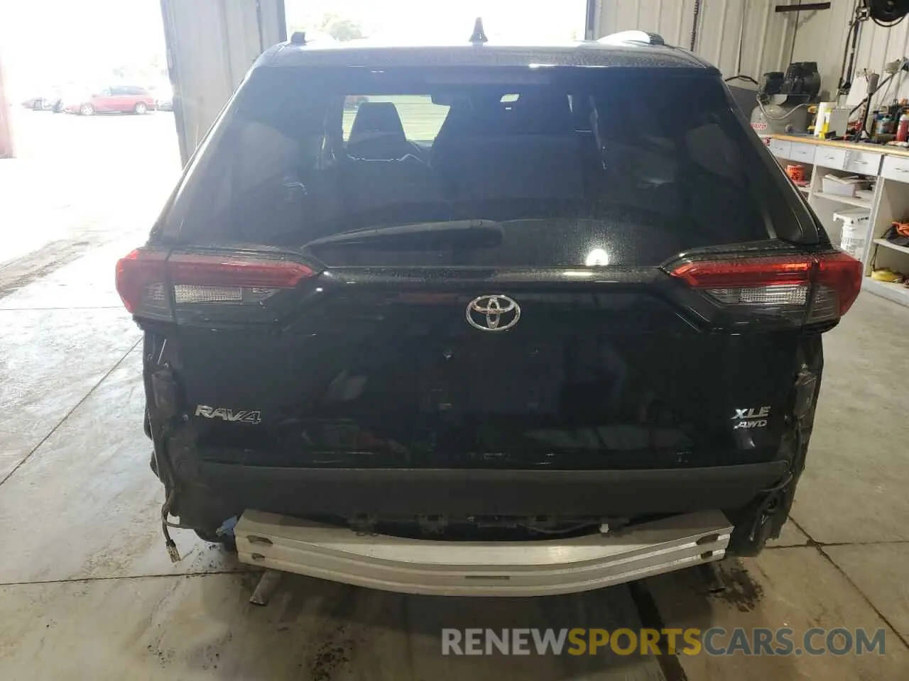 6 Photograph of a damaged car JTMA1RFV3LJ035526 TOYOTA RAV4 2020
