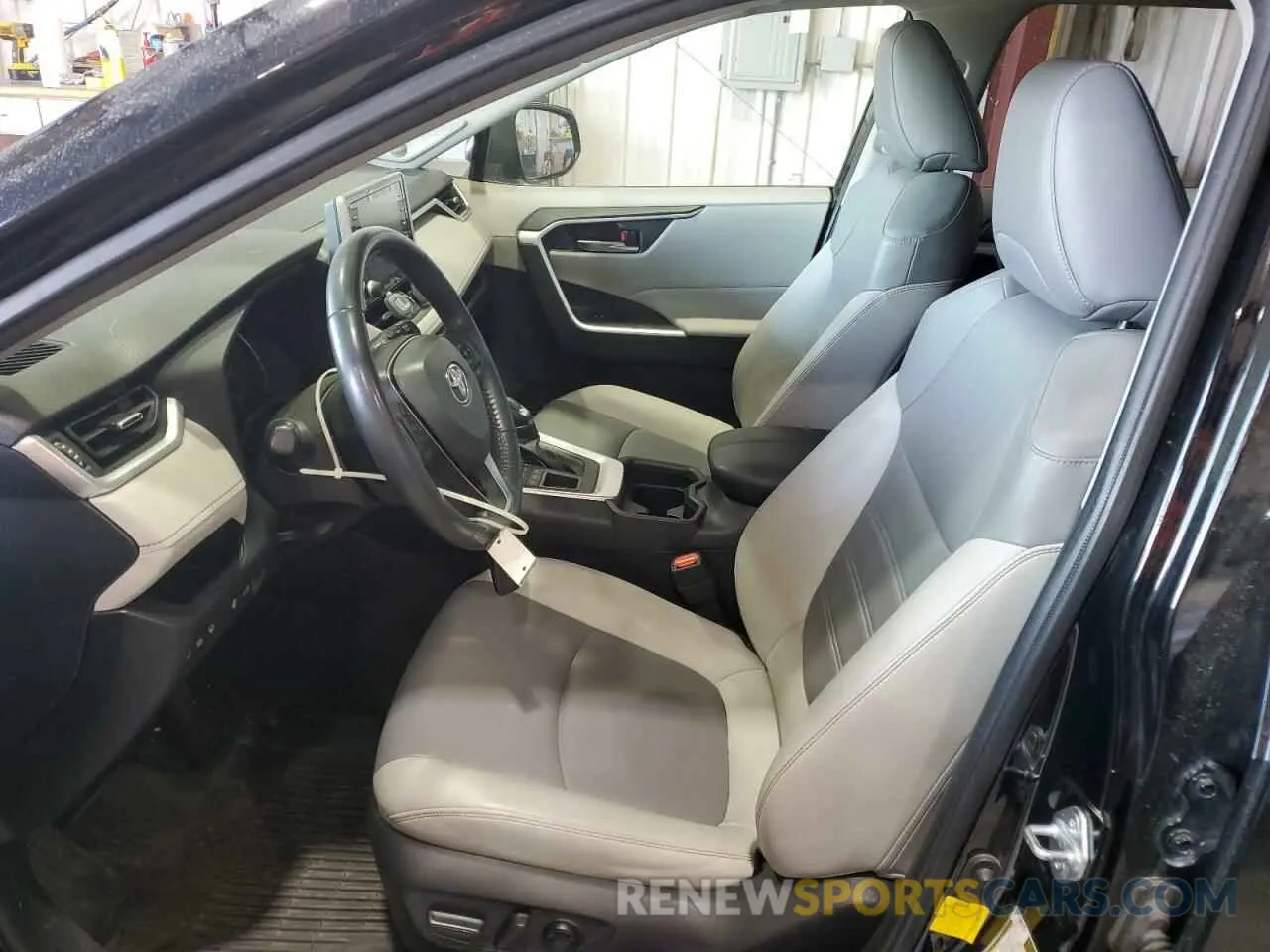 7 Photograph of a damaged car JTMA1RFV3LJ035526 TOYOTA RAV4 2020