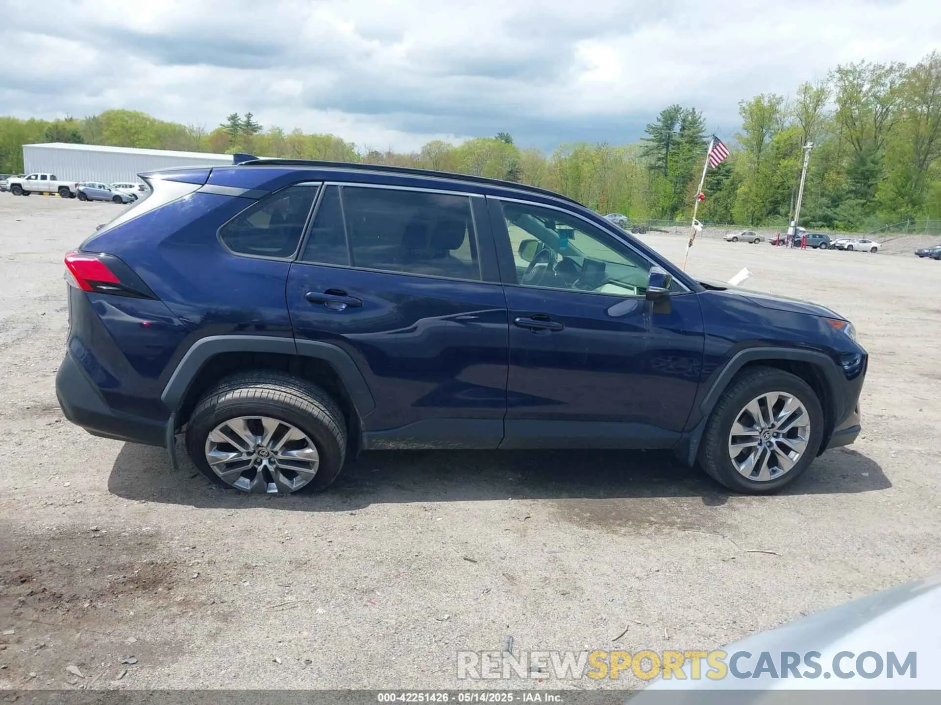 14 Photograph of a damaged car JTMA1RFV9LD067850 TOYOTA RAV4 2020