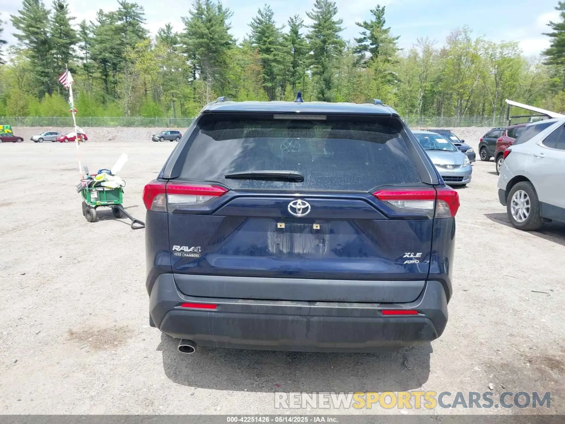 17 Photograph of a damaged car JTMA1RFV9LD067850 TOYOTA RAV4 2020