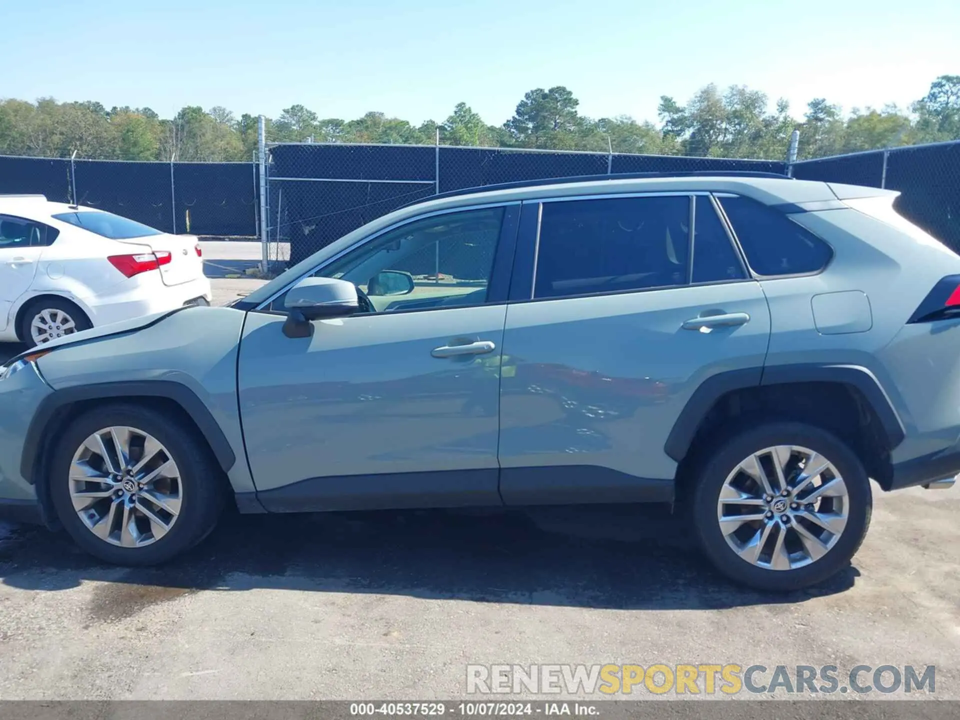 14 Photograph of a damaged car JTMC1RFV1LD051781 TOYOTA RAV4 2020