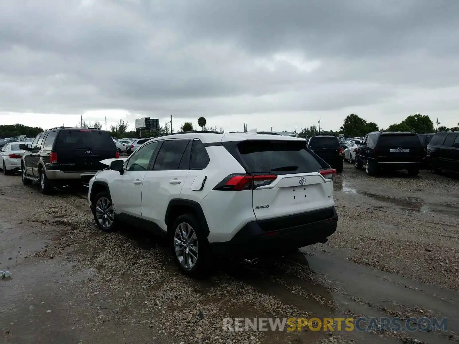 3 Photograph of a damaged car JTMC1RFV1LD518777 TOYOTA RAV4 2020