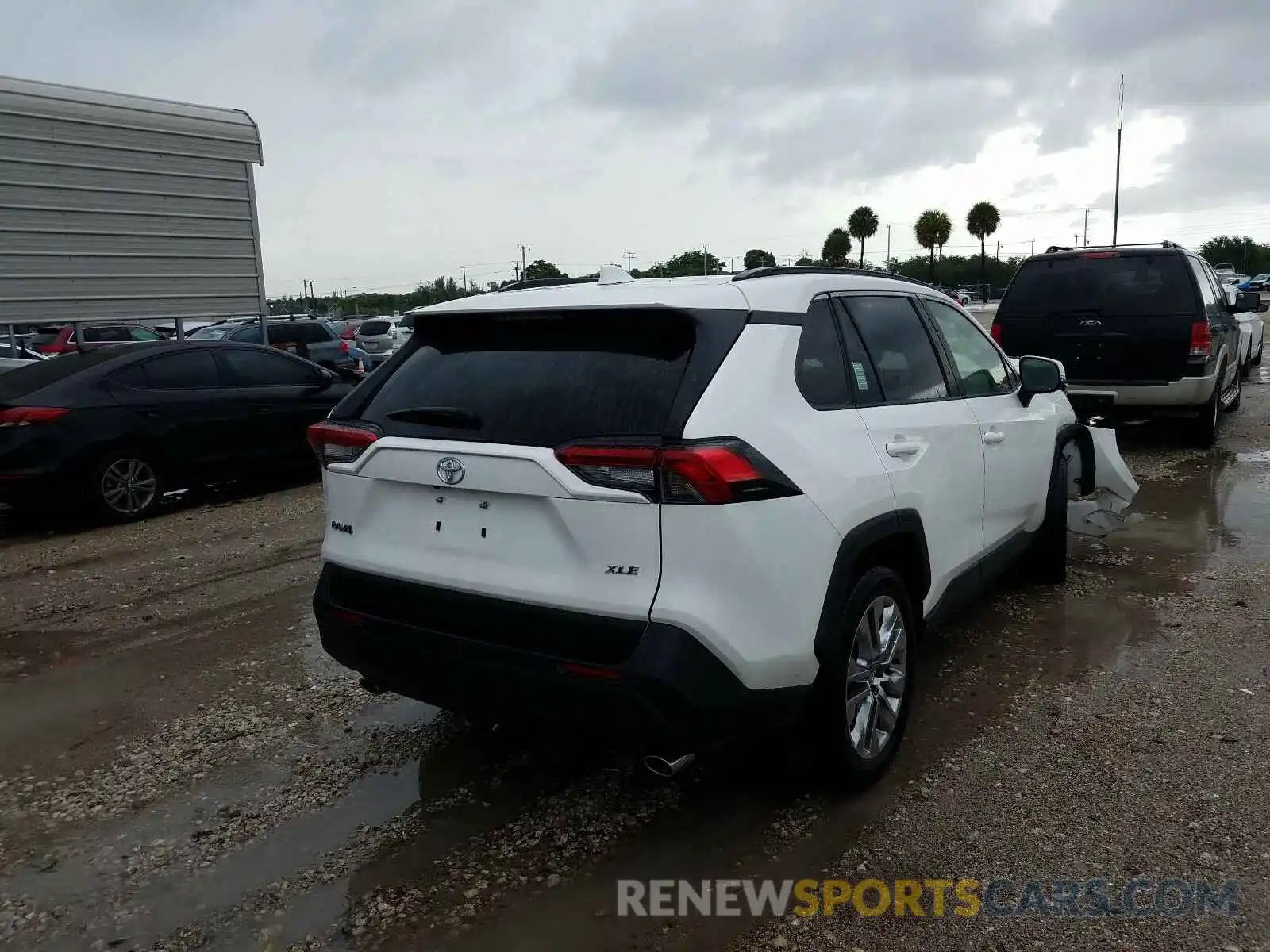 4 Photograph of a damaged car JTMC1RFV1LD518777 TOYOTA RAV4 2020