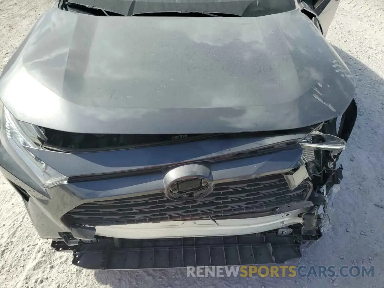 11 Photograph of a damaged car JTMC1RFV1LJ020984 TOYOTA RAV4 2020