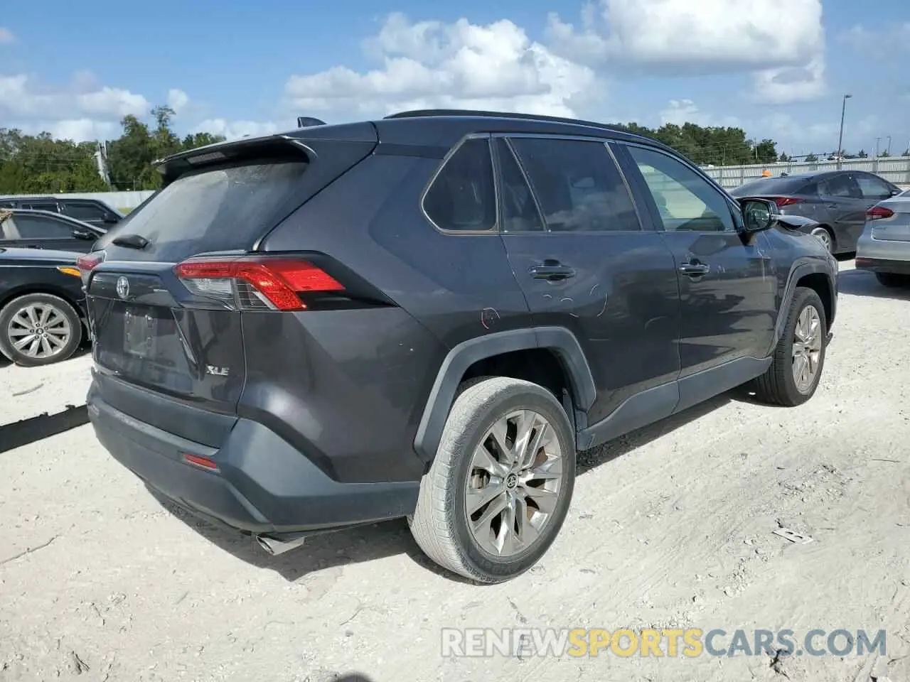 3 Photograph of a damaged car JTMC1RFV1LJ020984 TOYOTA RAV4 2020
