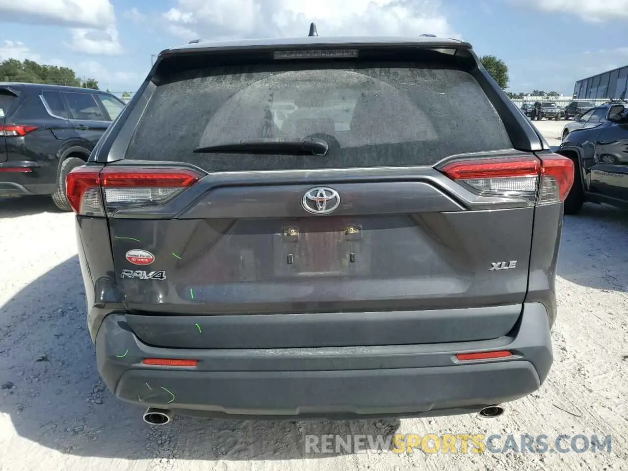 6 Photograph of a damaged car JTMC1RFV1LJ020984 TOYOTA RAV4 2020