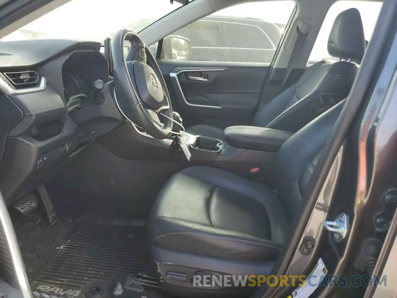 7 Photograph of a damaged car JTMC1RFV1LJ020984 TOYOTA RAV4 2020