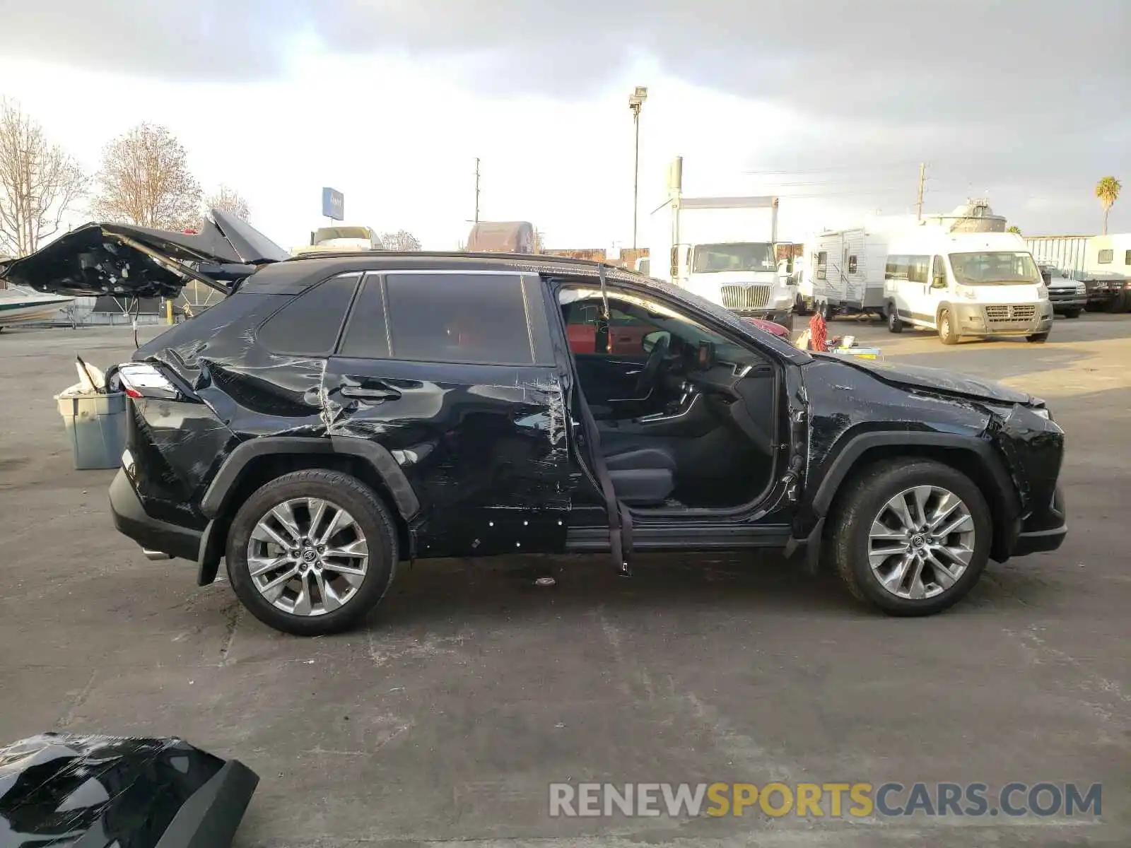 9 Photograph of a damaged car JTMC1RFV2LD058478 TOYOTA RAV4 2020