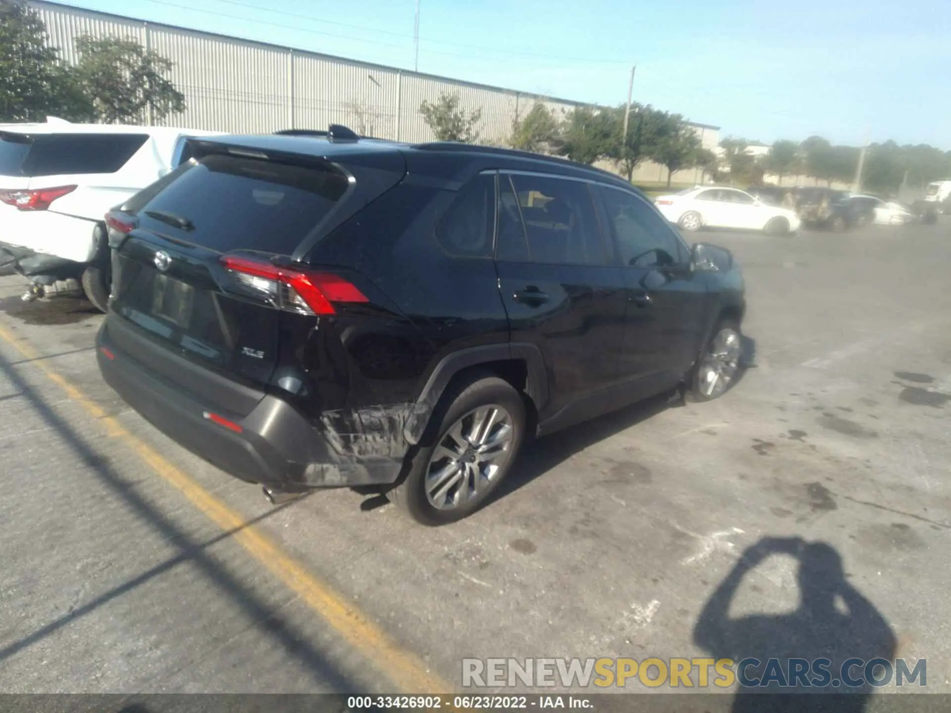 4 Photograph of a damaged car JTMC1RFV4LD045117 TOYOTA RAV4 2020