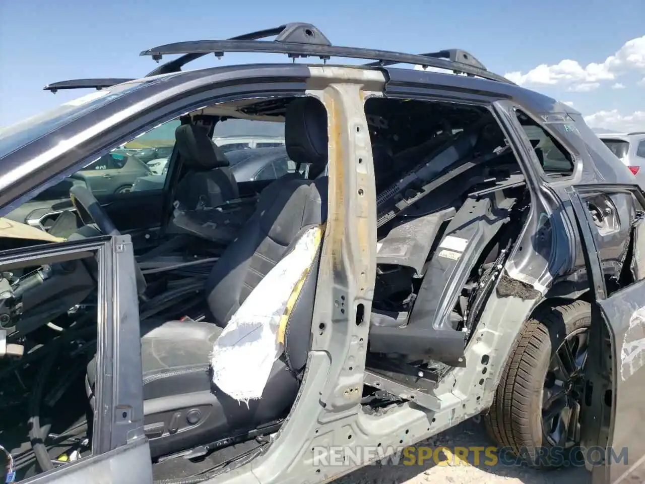 9 Photograph of a damaged car JTMC1RFV4LJ018968 TOYOTA RAV4 2020