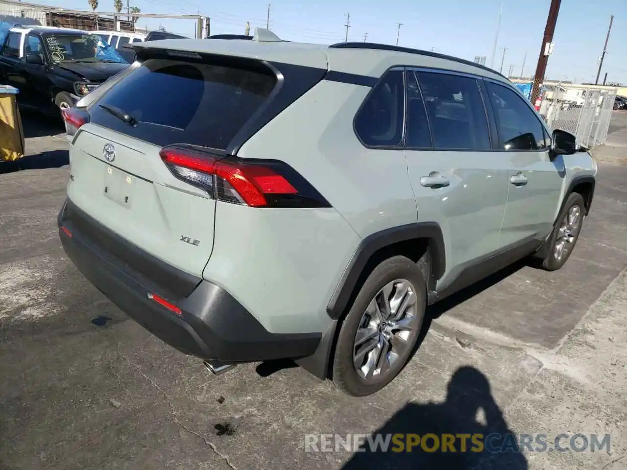 4 Photograph of a damaged car JTMC1RFV4LJ020350 TOYOTA RAV4 2020