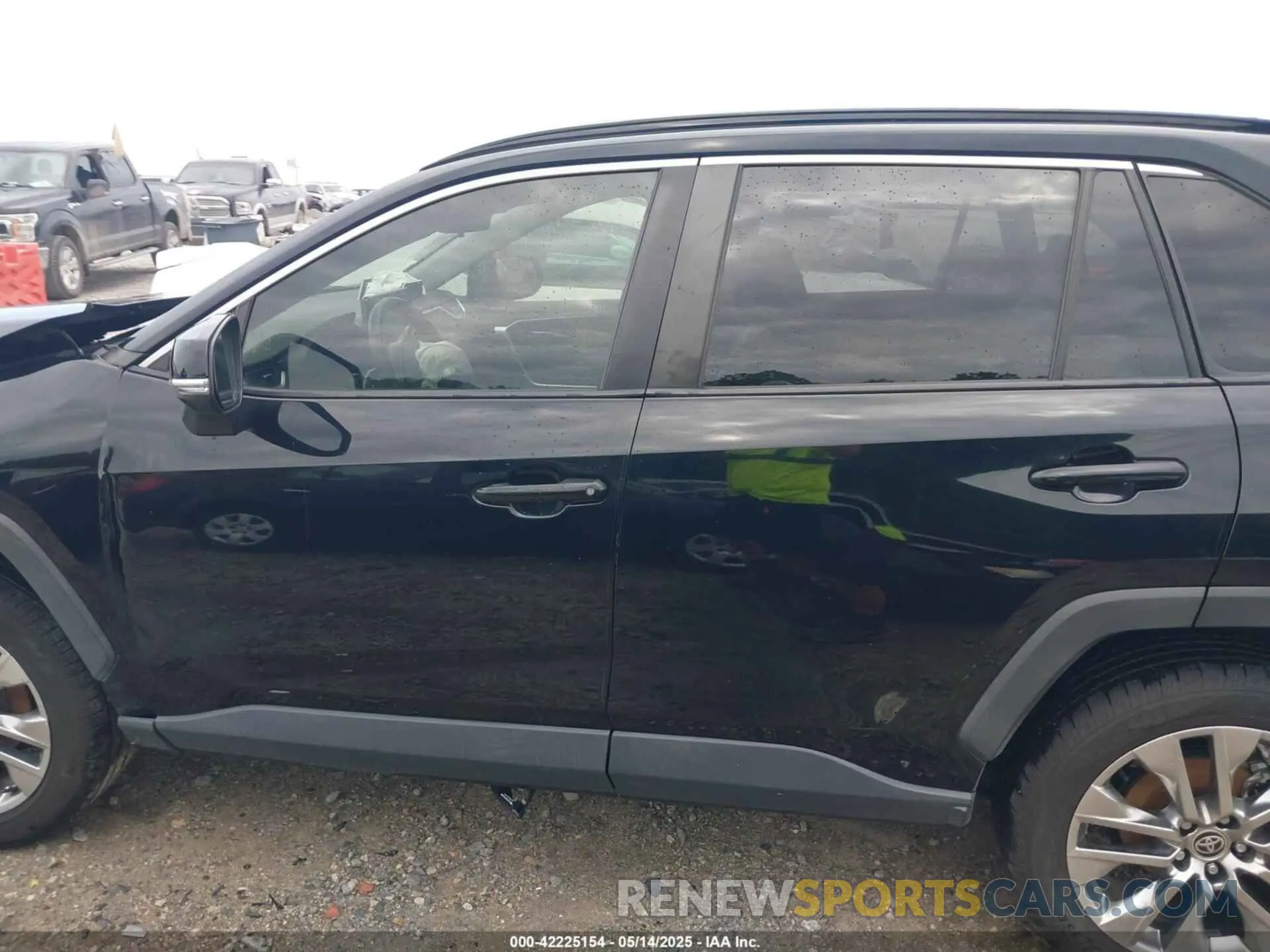 14 Photograph of a damaged car JTMC1RFV5LD046163 TOYOTA RAV4 2020