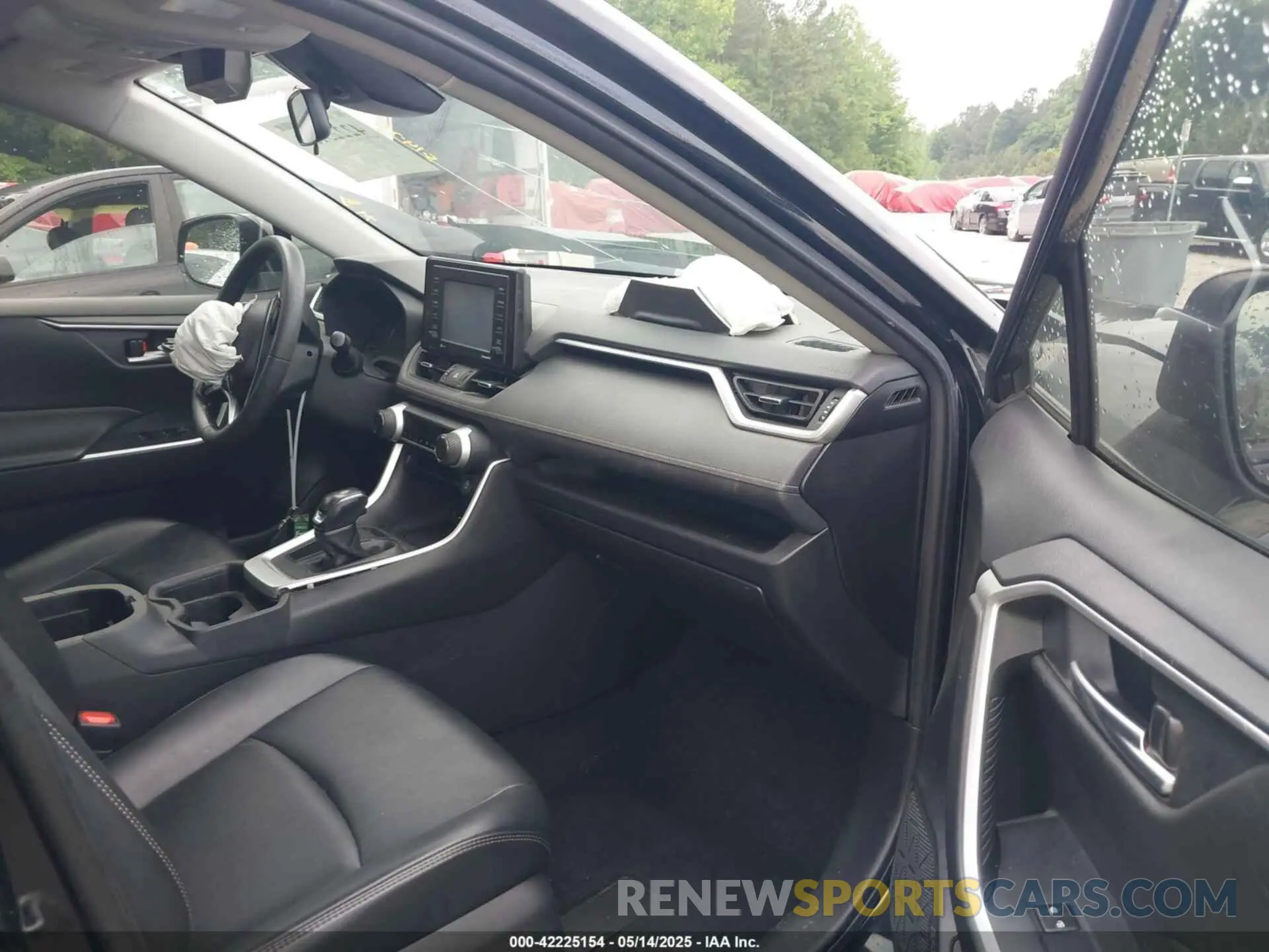 5 Photograph of a damaged car JTMC1RFV5LD046163 TOYOTA RAV4 2020