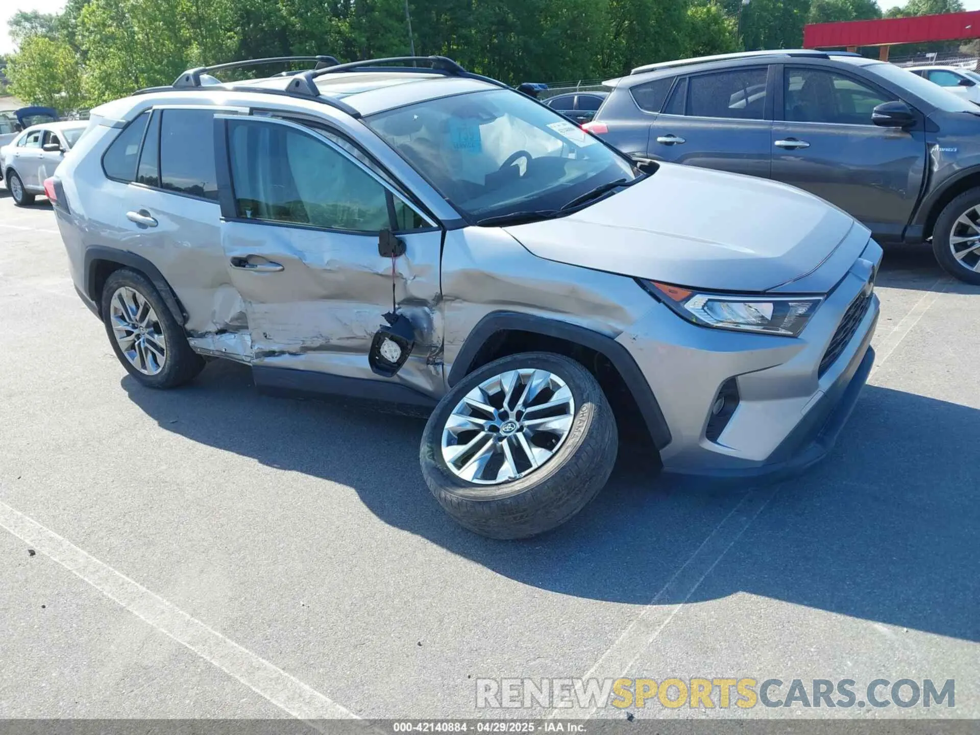 1 Photograph of a damaged car JTMC1RFV5LD519088 TOYOTA RAV4 2020