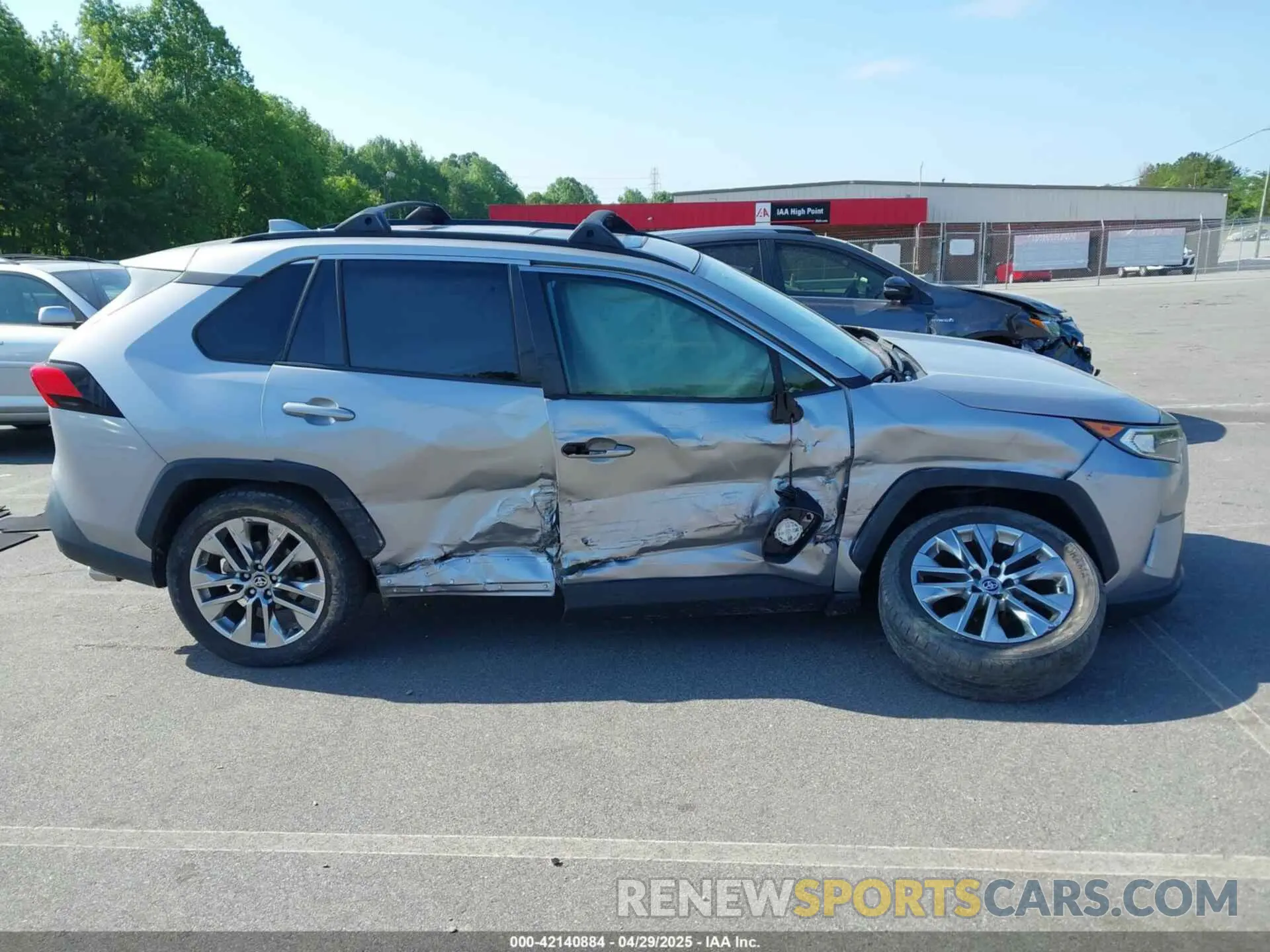 13 Photograph of a damaged car JTMC1RFV5LD519088 TOYOTA RAV4 2020