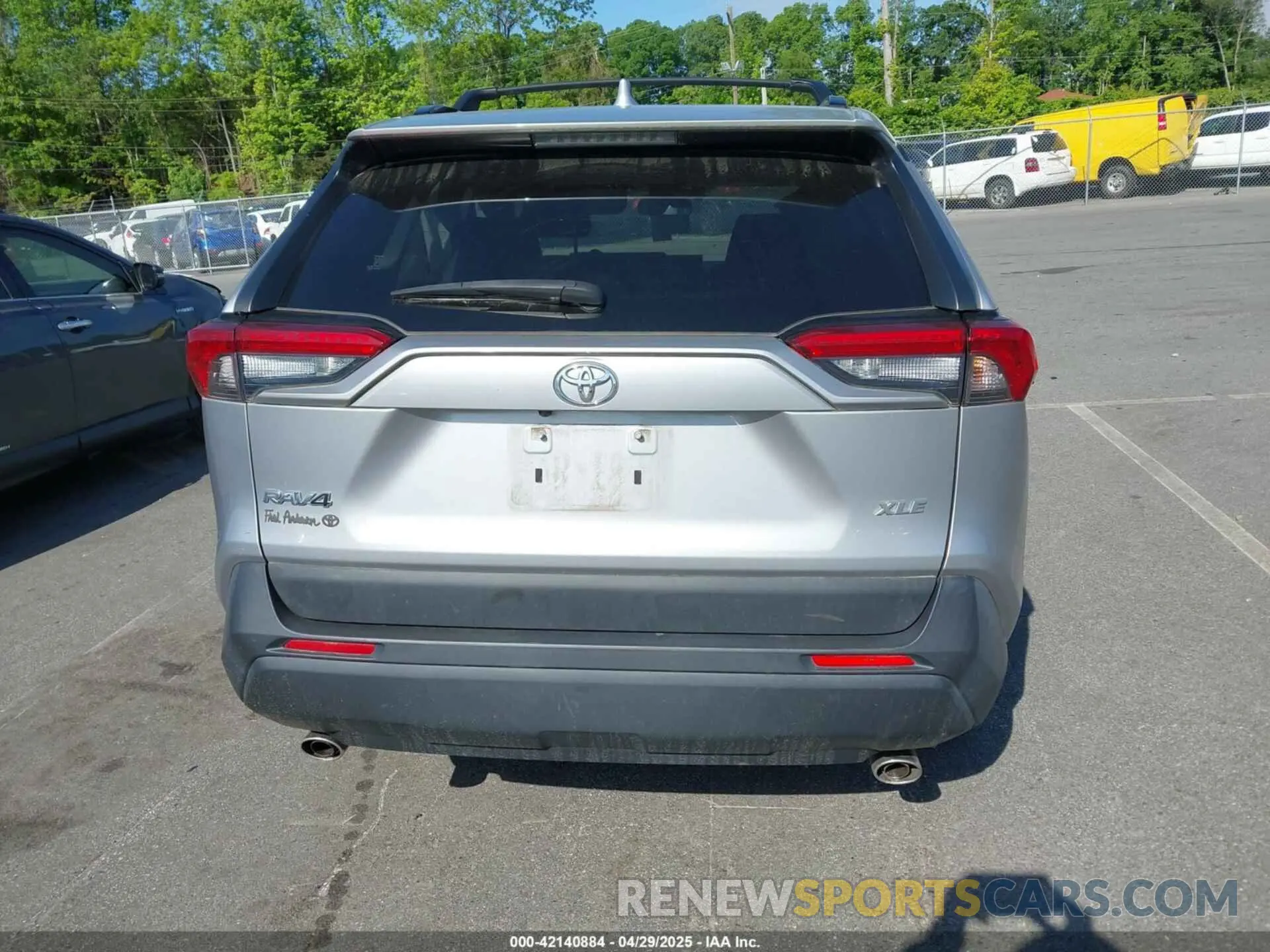 16 Photograph of a damaged car JTMC1RFV5LD519088 TOYOTA RAV4 2020