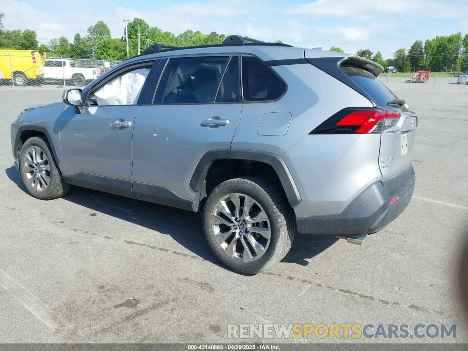 3 Photograph of a damaged car JTMC1RFV5LD519088 TOYOTA RAV4 2020