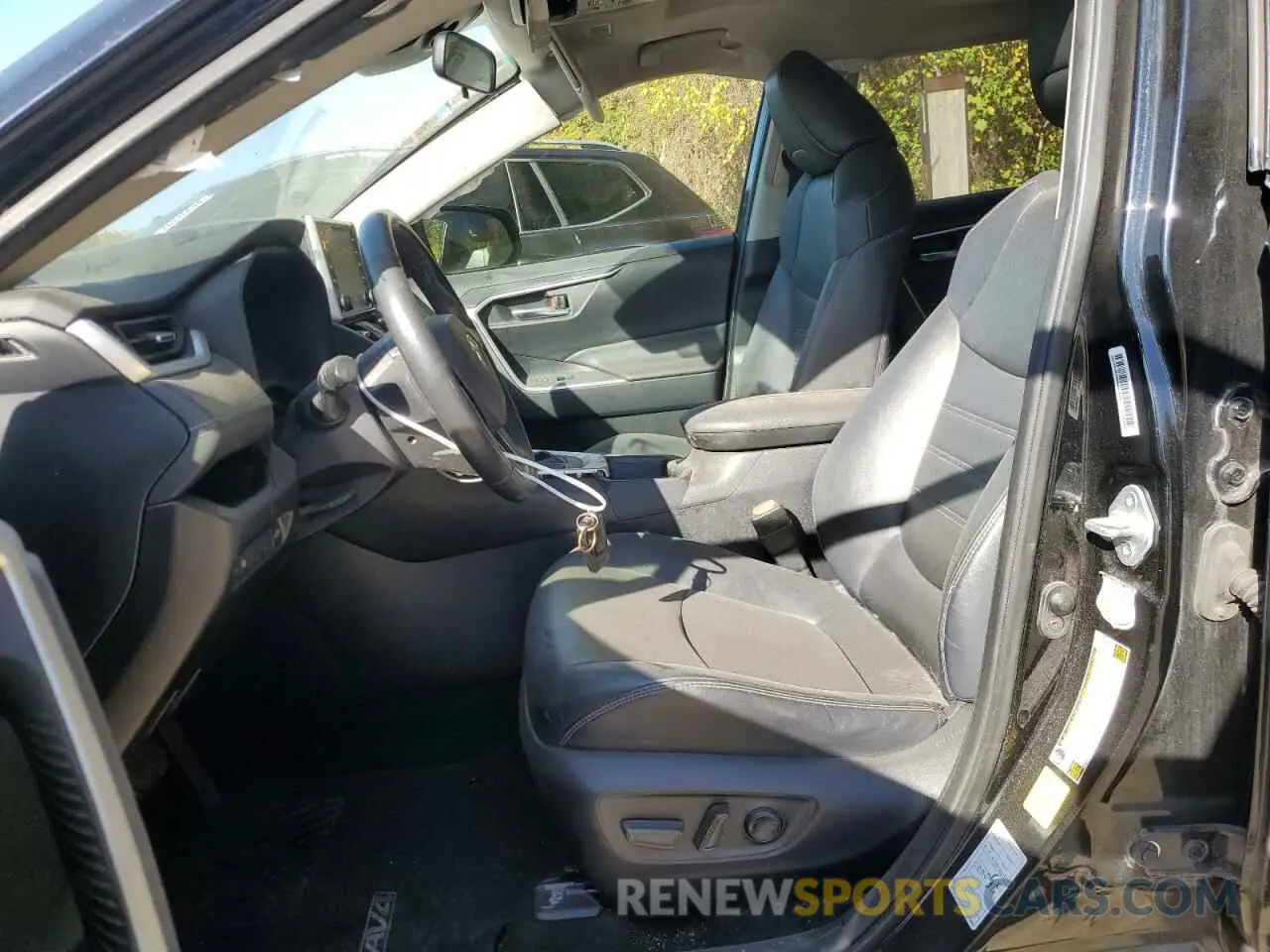 7 Photograph of a damaged car JTMC1RFV6LD048049 TOYOTA RAV4 2020
