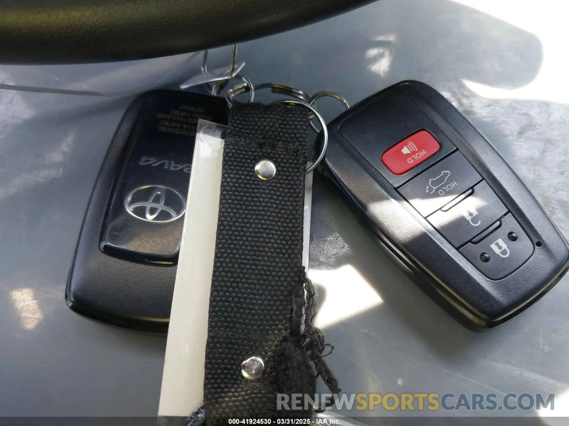 11 Photograph of a damaged car JTMC1RFV6LD520668 TOYOTA RAV4 2020