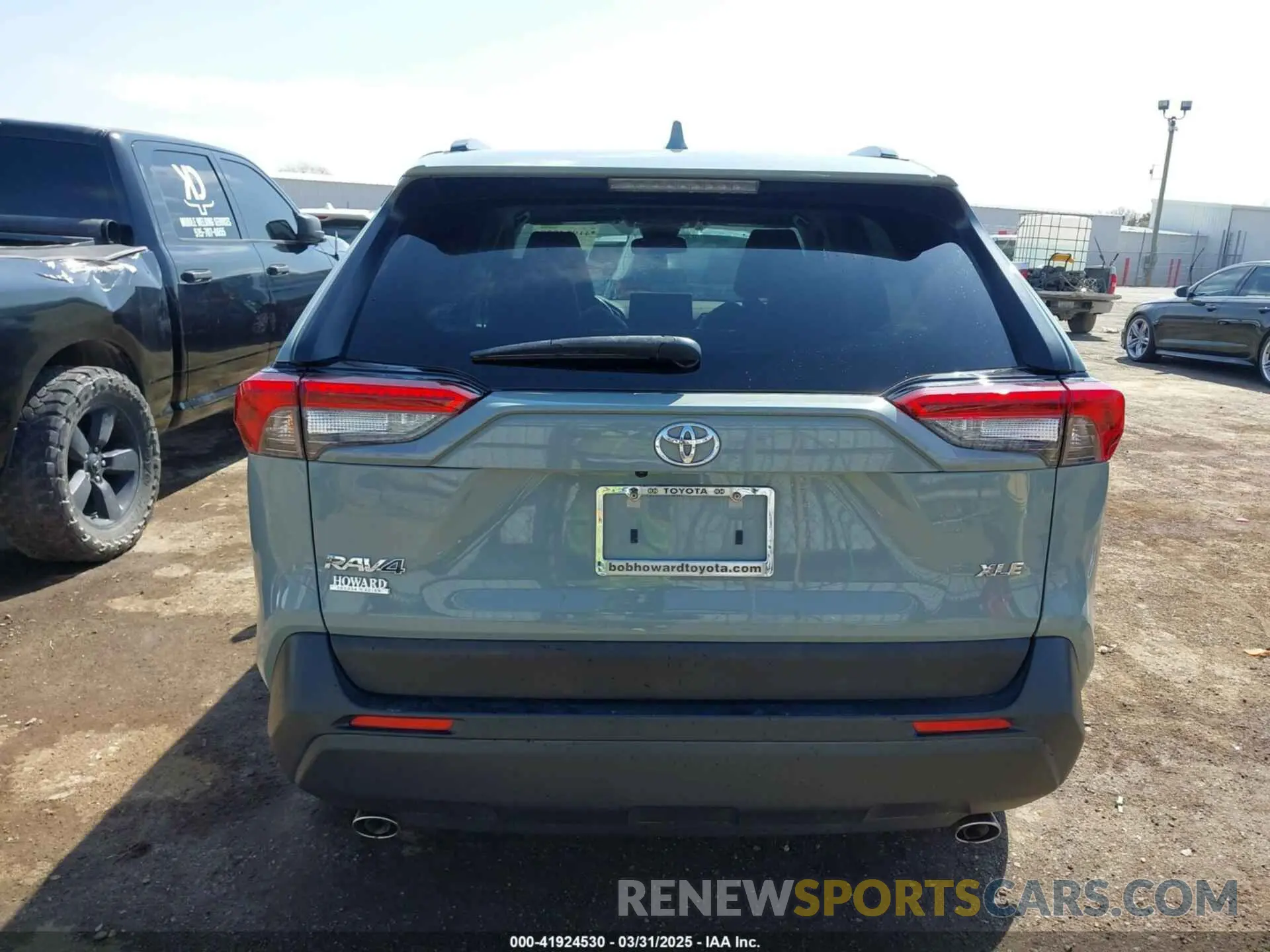 17 Photograph of a damaged car JTMC1RFV6LD520668 TOYOTA RAV4 2020