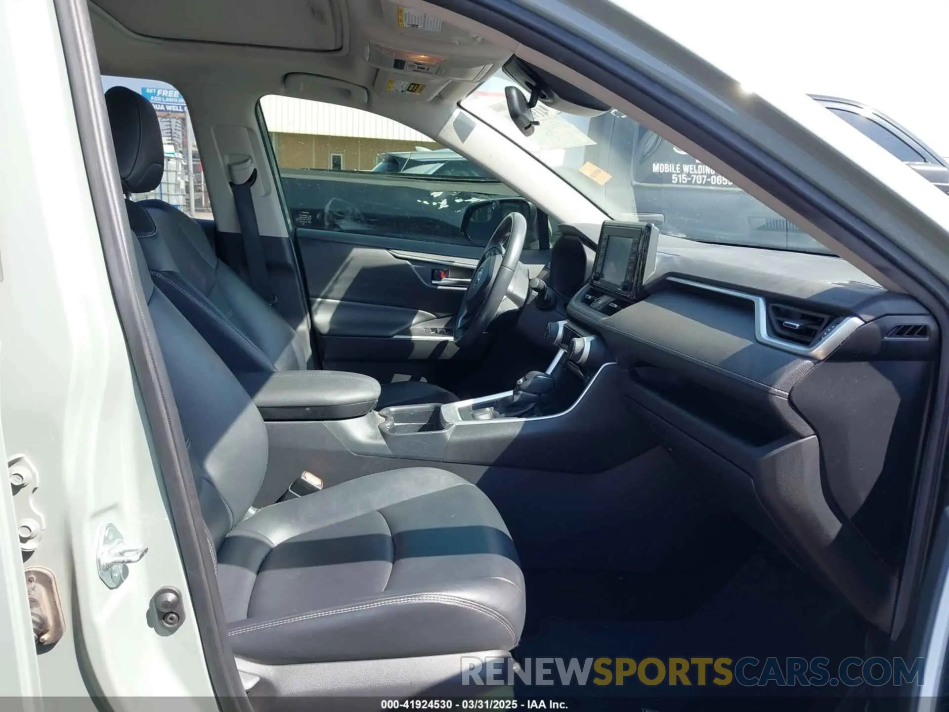 5 Photograph of a damaged car JTMC1RFV6LD520668 TOYOTA RAV4 2020