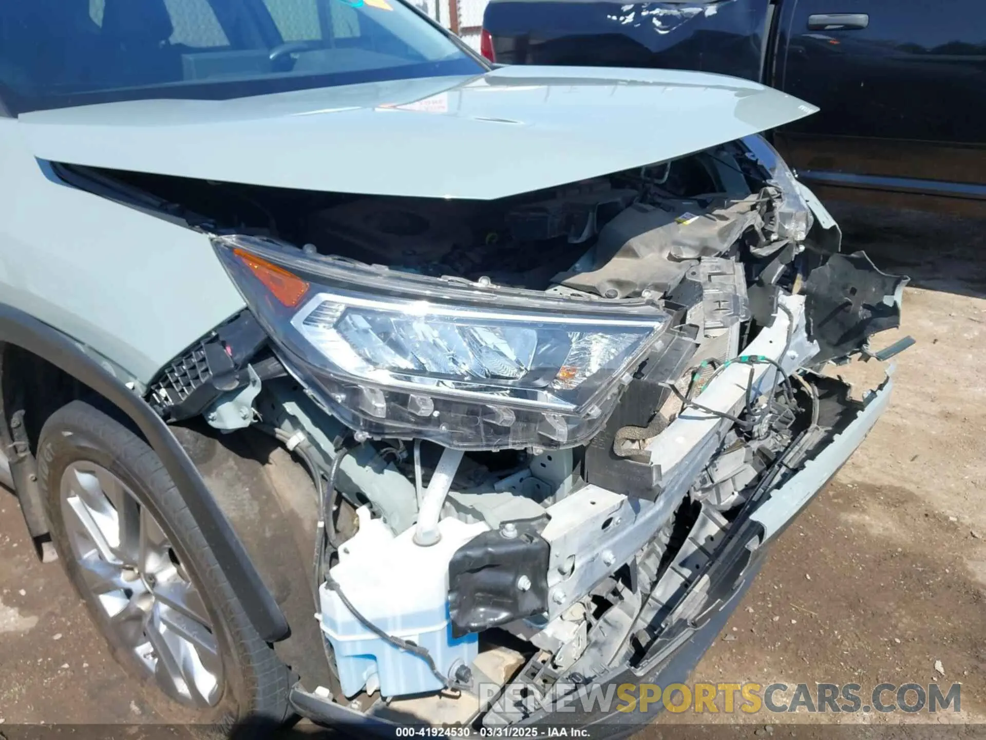 6 Photograph of a damaged car JTMC1RFV6LD520668 TOYOTA RAV4 2020